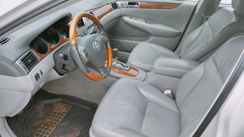 Automall_ng's tweet photo. Extremely clean Lexus ES350
2005 model
Belgium standard
Price:2.8m
Location: Abuja
#womanizer #The18 #AsiwajuBolaTinubu #ASUUStrike #Portable #pounded
@aisha_shugaba @Ayush_shugaba @aisha_yaGuda @RahmahMlm @mr_geff1 @emphany_beshi https://t.co/jr1U41QroK