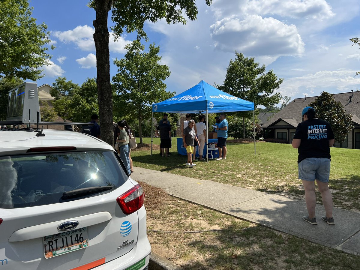 WilfredoATT's tweet photo. Helped close 20+ Fiber installing this coming week! Glad to have a productive Fiber Team that kills it every time we go out!
#fastestinternet #lifeatatt #fiberteam #fiberevent https://t.co/ks7MzsNcJg