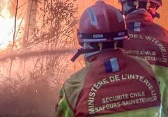 riisc_1's tweet image. [#FeudeForêt🔥] Plus de 1️⃣0️⃣0️⃣ sapeurs-sauveteurs de l’#UIISC1 et #UIISC7 sont engagés sur le front des #incendies de #Landiras et de #LaTestedeBuch, en #Gironde, aux côtés des sapeurs-pompiers &amp;amp; moyens aériens.🧑‍🚒🚒🛩