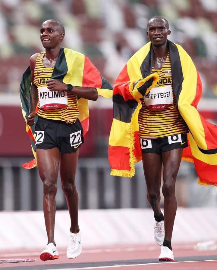 byiga's tweet photo. It’s Gold🥇 for Uganda 🇺🇬 in 10000m!
Joshua Cheptegei (27:43).
Jacob Kiplimo with bronze🥉(27:27.97) #Oregon22 https://t.co/5Iaa9132en