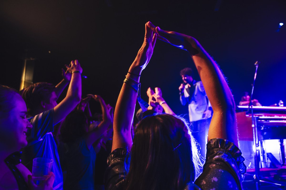 Het is alweer de laatste festivaldag! Geniet nog van de laatste acts en alvast bedankt voor jullie extreem goede vibes. 😍