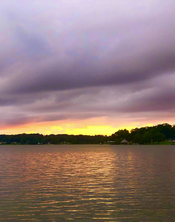 AmandaP23746407's tweet photo. A beautiful sunset on a Sunday is all you need! 🎴☀️

📷: @mofuncottage
📍  Logan Martin Lake
#Sunsetsunday #Sunset #Summer #Summervibes #loganmartinlake #lakeloganmartin #loganmartin #neelyhenrylake #neelyhenry https://t.co/UaizGksA9z