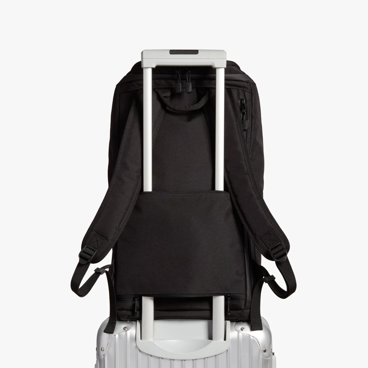uptechable's tweet image. We have been looking into backpacks and have found this one very interesting from @loandsons! 
They have a 40% off deal at the moment on their website: loandsons.com

#uptechable #loandsons #backpack #music #tech #techblog #techupdate #bags #techbag #techbags #product