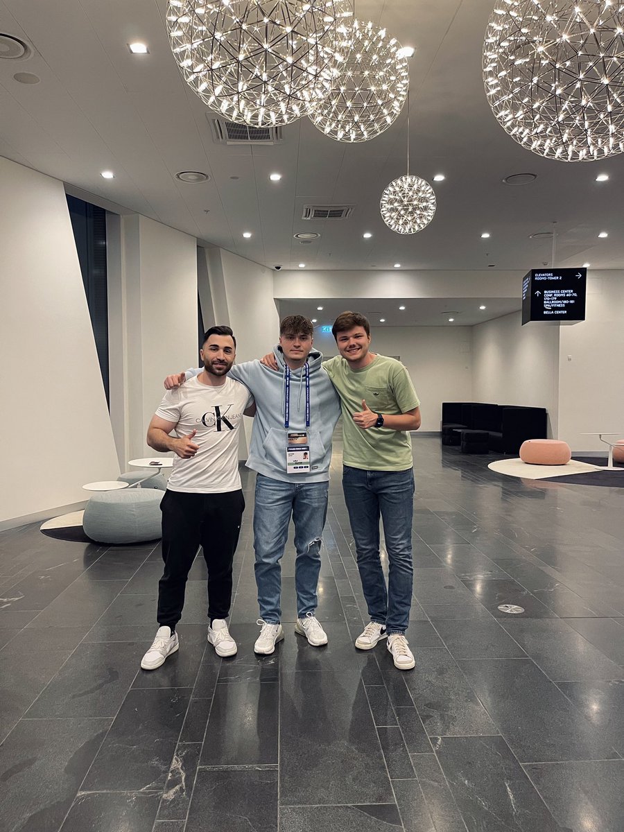 S04Esports's tweet photo. Glück auf, Kopenhagen! 🇩🇰 

#FIFAeCWC | #S04 | #S04Esports https://t.co/rMbZyjNHjY