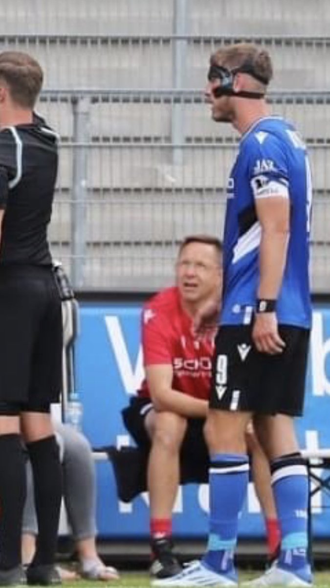 Wir alle Schonzi. 
Wir alle.