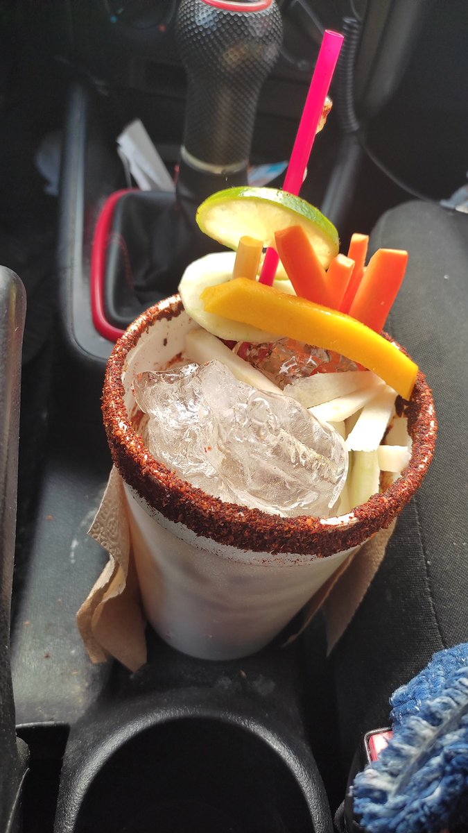 Bry_mtz23's tweet photo. ¿Es acaso #Yucatan  el único lugar sobre la tierra que venden Micheladas sin cerveza? 🤯🤔 https://t.co/KSNDrBIhk5
