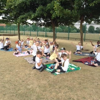 Y1OLOL's tweet photo. @Y1OLOL loved our Paddington Picnic last Friday! We ate lots of delicious fun and had a quick run around before heading back to the shade! @OLOLCPrimary https://t.co/uCVQ4D4pYC