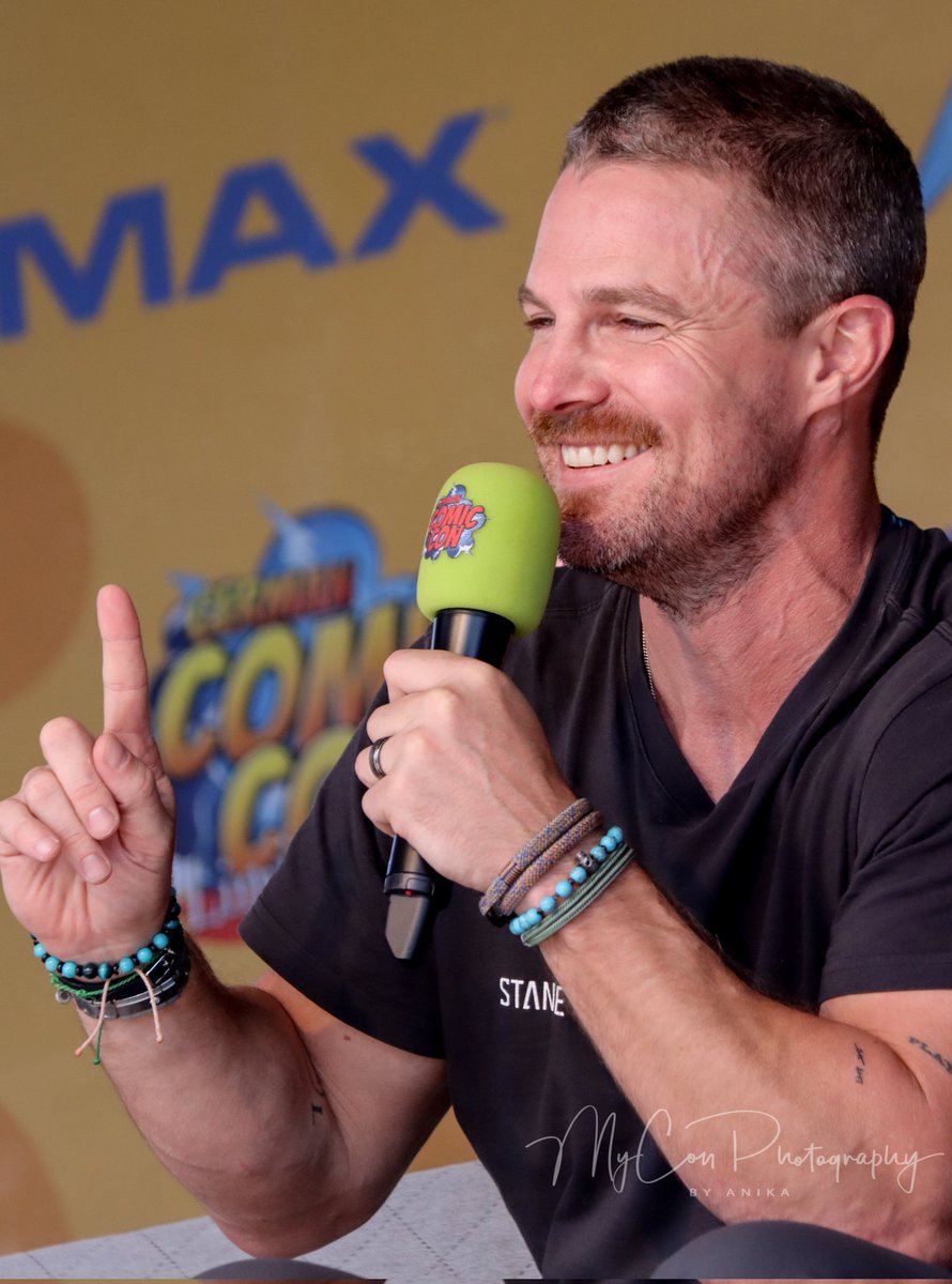 myconphoto's tweet photo. Stephen Amell
German Comic Con 
Dortmund, July 2022

#HeelsSTARZ #arrow #arrowverse
#GermanComicCon #GCC @StephenAmell https://t.co/zIZPRB0e2m