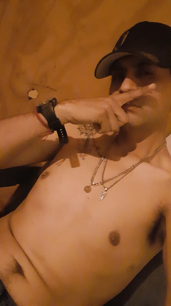 Chale quiero una máscara de perro ja... alguien tiraría paro de regalarme la?