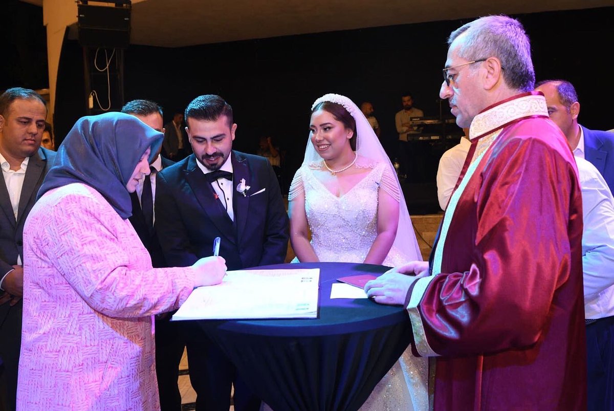 akkadinmaras's tweet photo. İl Kadın Kolları Yönetim Kurulu Üyemiz Melike Tepebaşı’nın kızı İpek Tepebaşı ve Hakan Akkurt’un düğün merasimine katılım sağladık. Çiftimize bir ömür boyu mutluluklar diliyoruz. https://t.co/I4arDSrXWx