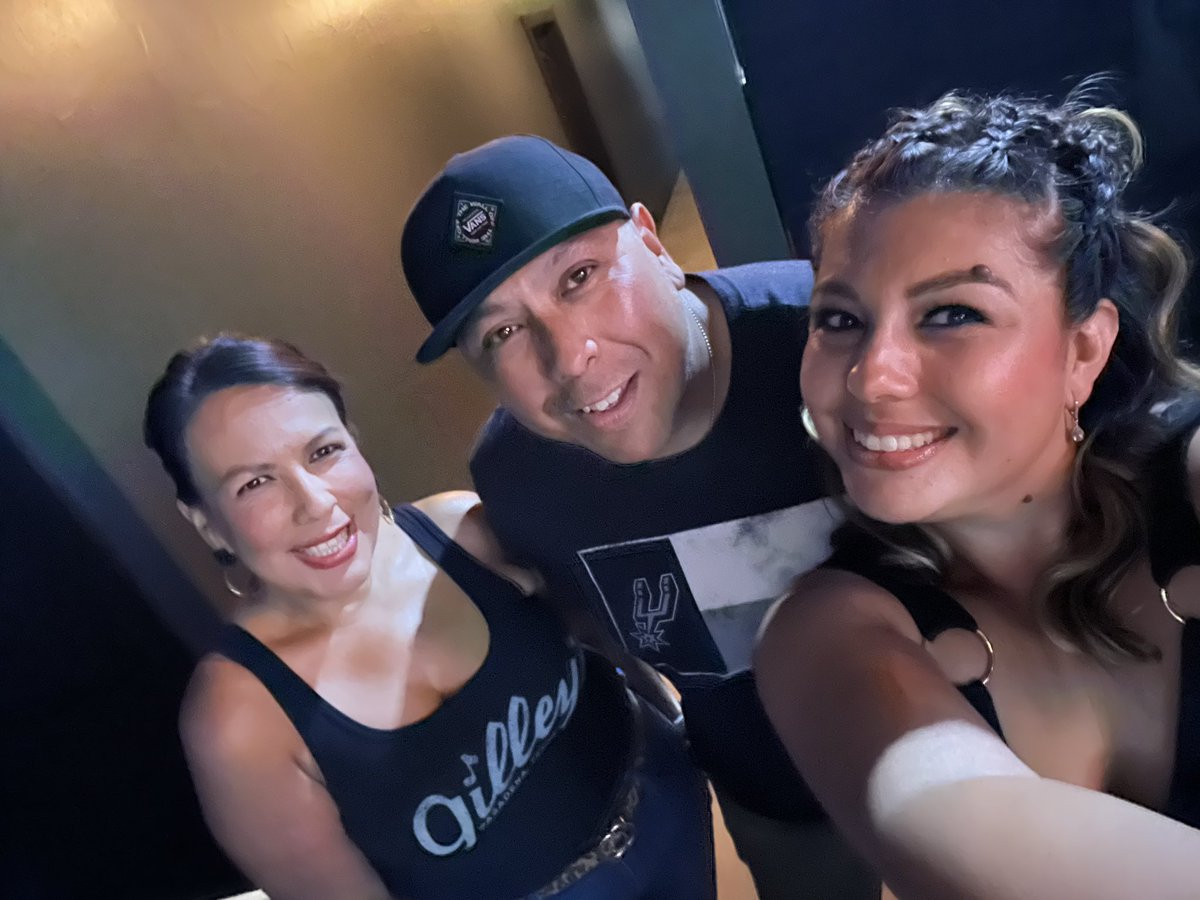 tx_sch_cnslr's tweet photo. Happy 1 Year Anny 😘@utnictex 🙌🏽 Proud of you! #techdistrict #nightlife https://t.co/Acf2E6BKrl