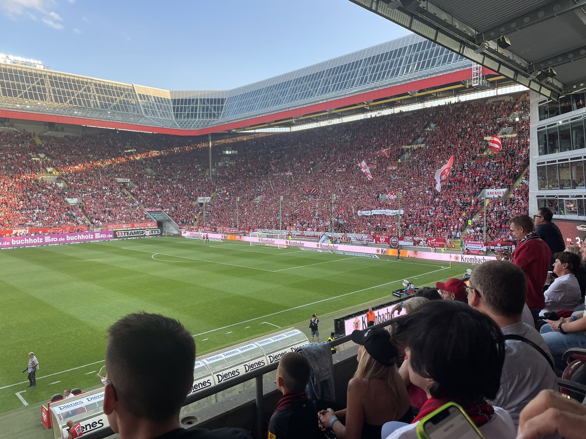 Gn guys, school trip was fun and all but I got COVID again and I went to a soccer game on Friday :) 🤡
Was negativ on Friday 🤷‍♂️