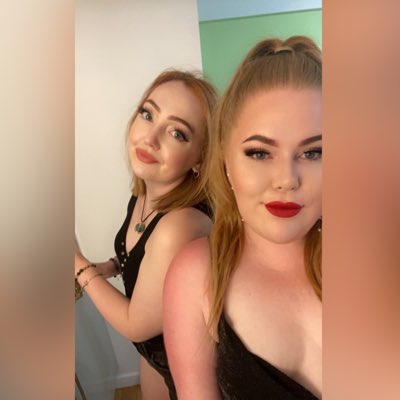 BethanieWatts's tweet photo. Had the best time with my besties in Blackpool and apparently so did my skin in the sun #NewProfilePic @patient_fine https://t.co/X9qABhKNRl