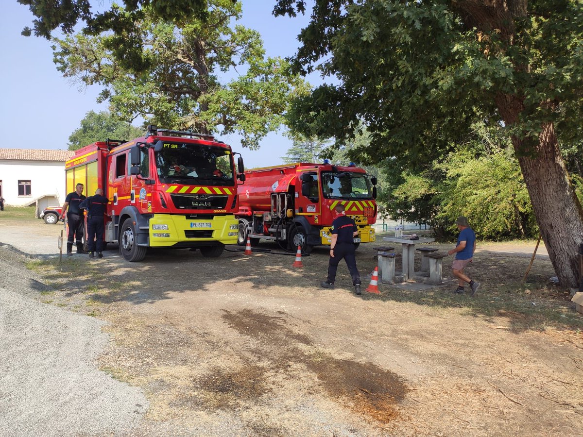 sdis08's tweet image. #Gironde Aujourd'hui, les 👩🏻‍🚒#sdis08 étaient dispersés sur les sites de #LaTesteDeBuch #Landiras #PilatSurMer et #Biganos. Plusieurs engagements sur des incendies et des prises en charge, du poste médical avancé #PMA vers l'hôpital du secteur. @PompiersFR @SDIS_33 @Prefet08
