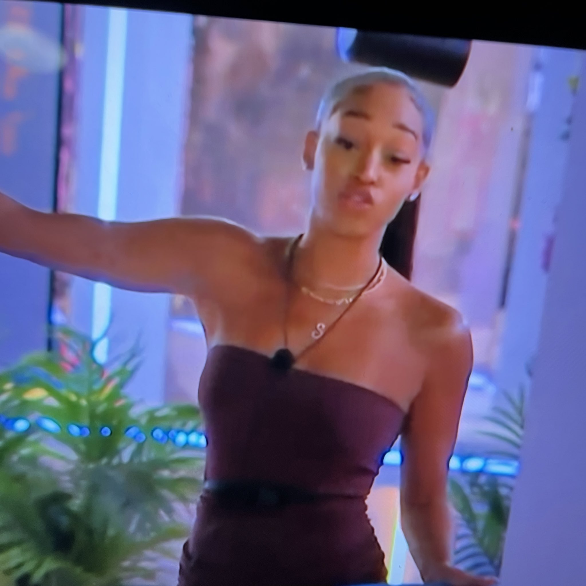 Kendall Love Island Twitter Video
