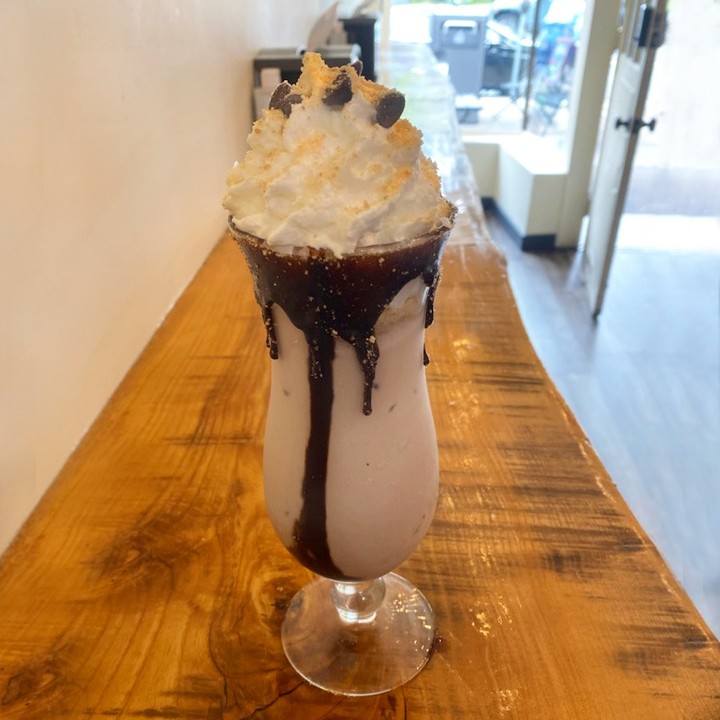 thefareporter's tweet photo. Special shake for today:

Ahoy, Chips!
Vanilla ice cream, dark chocolate syrup, chocolate chips, vanilla wafer, whip cream

Order now: https://t.co/2T0rMv9map https://t.co/O1mBAcDgIN