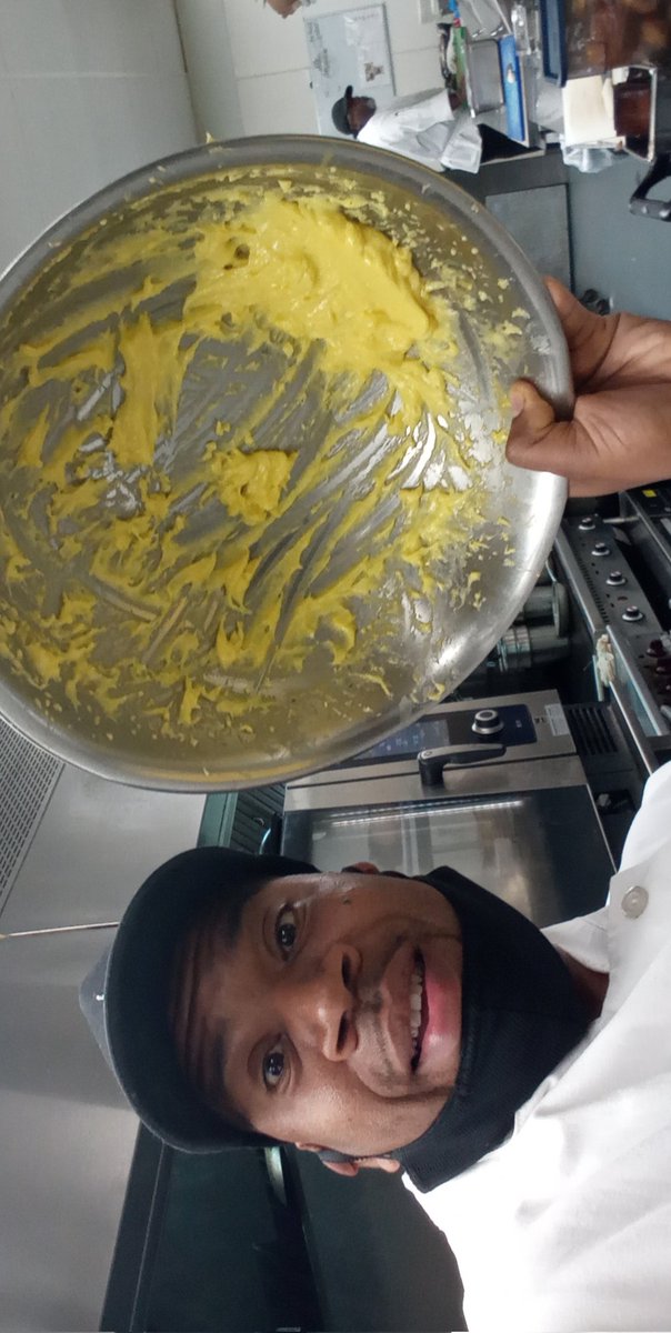 ChefstanleyR's tweet photo. Made Hollandaise sauce today #acookslife #kitchenlife #truecook https://t.co/RnmEXS78Ap