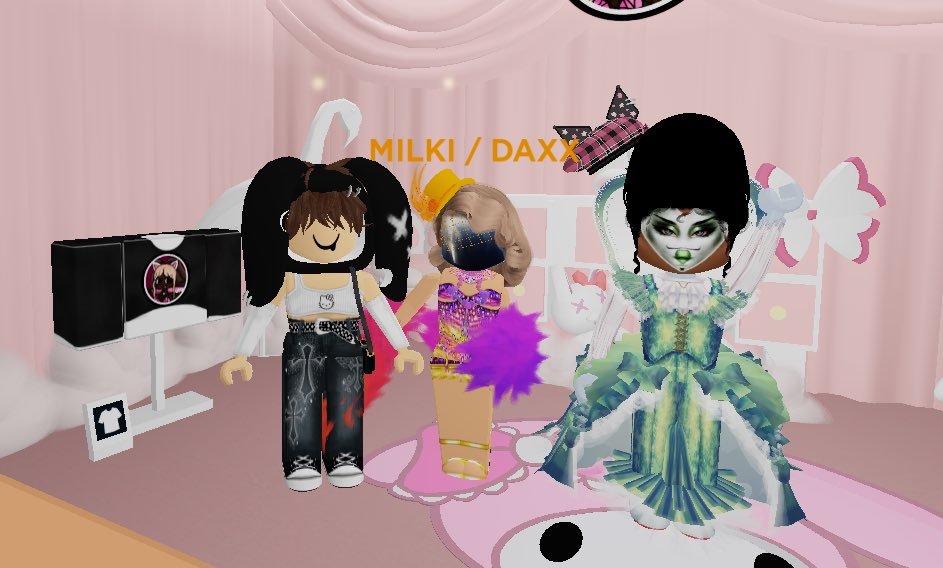 WolfiePrincess3's tweet photo. So I guess ROBLOX drag-con was very camp and slay so happy I did it with my sisterrr @KAGEHIRAISM ❤️💕 https://t.co/0krdwKAhCn