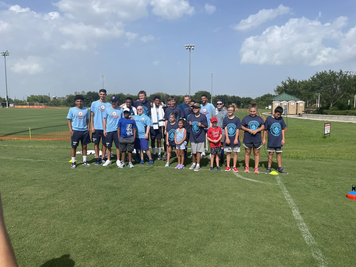 it’s always nice to see athletes people look up to giving back to their fans. My brother and Palmer had a blast!@ManCity