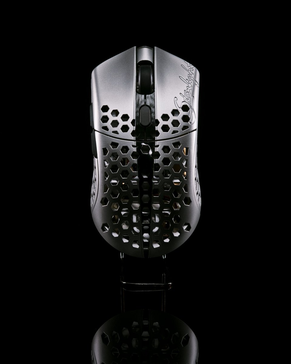finalmouse's tweet image. Presenting the Starlight Pro - TenZ

The Best just got Better. 

AVAILABLE IN 5 MINUTES 🗡
Finalmouse.com