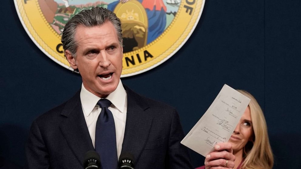 quin (quin) (@quindeer) on Twitter photo I support Gov. Newsom but like he couldnt look more like a generic cartoon villain I support Gov. Newsom but like he couldnt look more like a generic cartoon villain