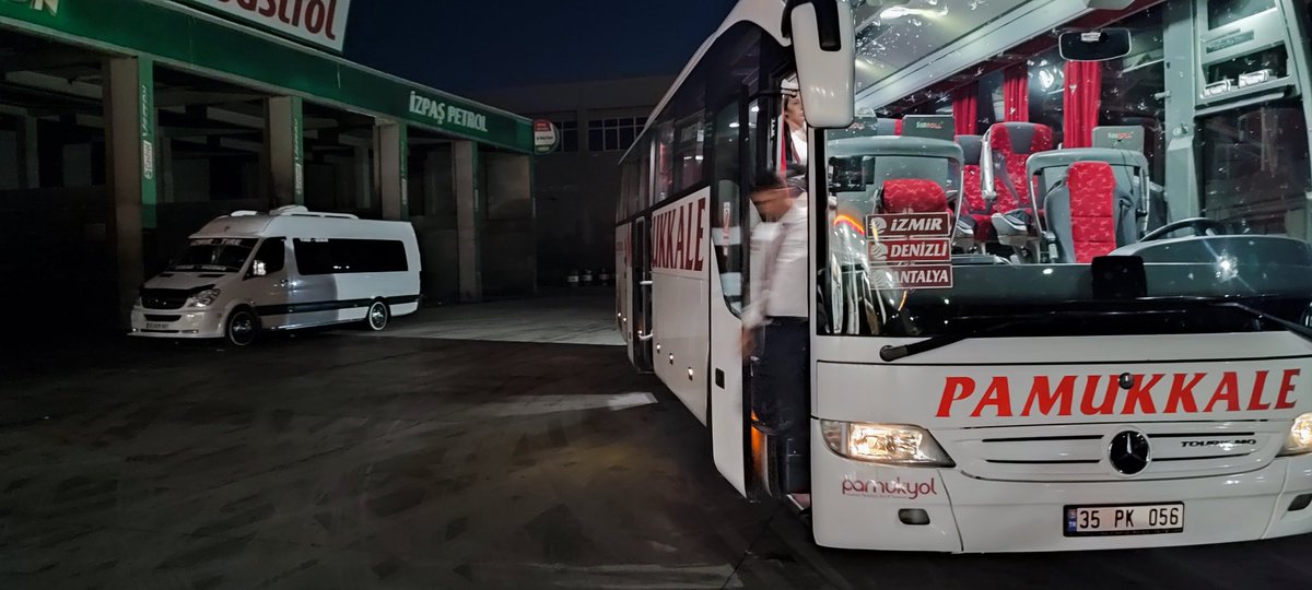 muratcan_afacan's tweet photo. Küçükkuyudan Antalya'ya mola yeri diye burasımış parasını veriyorsun mola yeri diye durduğu yere bak sorunca bize böyle dedi deniyor bileti alırken farklı durduğu yer farklı bu ne Kaçka şirket ya #Pamukkalet https://t.co/8lomPVD6ud