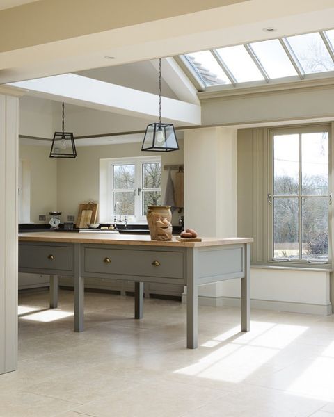 FatShackVintage's tweet image. There are a lot of ways to invite nature into your home. This kitchen opts for matching the wild tones of the surrounding outdoors.

Image via: coburn_hutchinson_house
📸: aaronleitz
#kitchenlighting #traditionalinterior #kitchencolour #homeinspo #rusticcharm