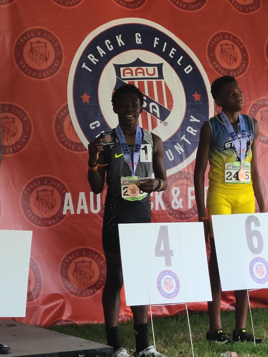 tyhawthorne2027's tweet image. Ran in the AAU Club Championships this week. Set some PR's in the 400m &amp;amp; 800m. Placed 4th in the 800m w/ a 2:13.20. @AAUTrackNField 
#AllAmerican