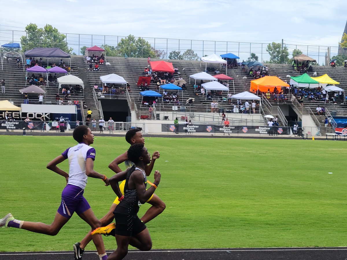tyhawthorne2027's tweet image. Ran in the AAU Club Championships this week. Set some PR's in the 400m &amp;amp; 800m. Placed 4th in the 800m w/ a 2:13.20. @AAUTrackNField 
#AllAmerican