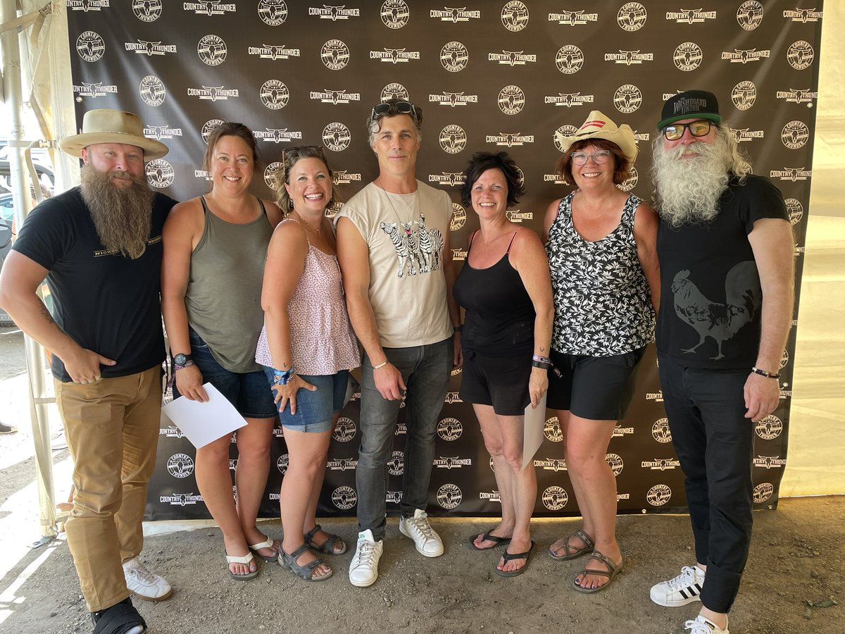 So this just happened!  Amazing guys #meetandgreet <a href="/washboardunion/">The Washboard Union</a> <a href="/forseillefive/">Stephanie Forseille</a>