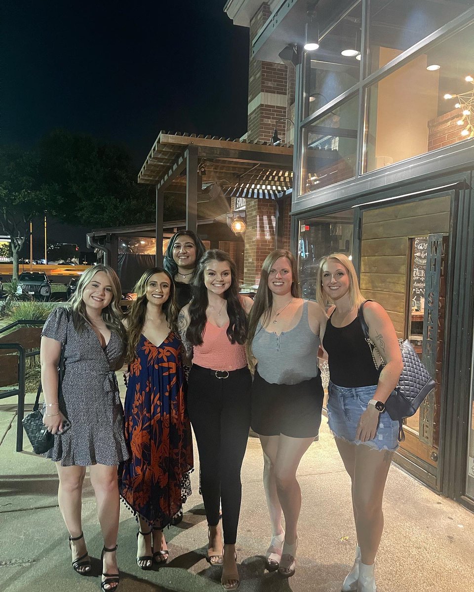 xoannahicks's tweet photo. Best thing about getting older is everyone things you're younger 👌🏻😘 #birthdaygirl #birthdaydinner #julybaby #CancerSeason https://t.co/lkT4Pl6B4T