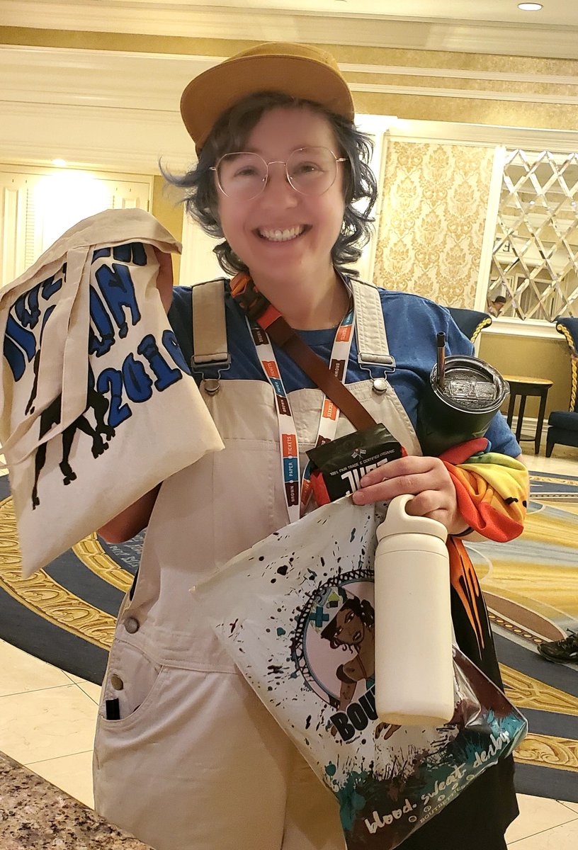 RollerCon's tweet image. So many happy winners! 😊 I'll try to get everyone's pics up today. Tag yourself, tag your friends, tag the awesome vendors who donated all the goods!