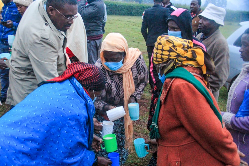 Wakabando's tweet photo. Social solidarity,  banter and pun freshen and fortify relationships. A weekend of treasured friendships and complementing community compassions. TETU wa Mbúri uniquely enriches #NyeriFirst vision. More importantly,  being with friends and community in their humatarian endeavours https://t.co/Pd6yk6FlVF