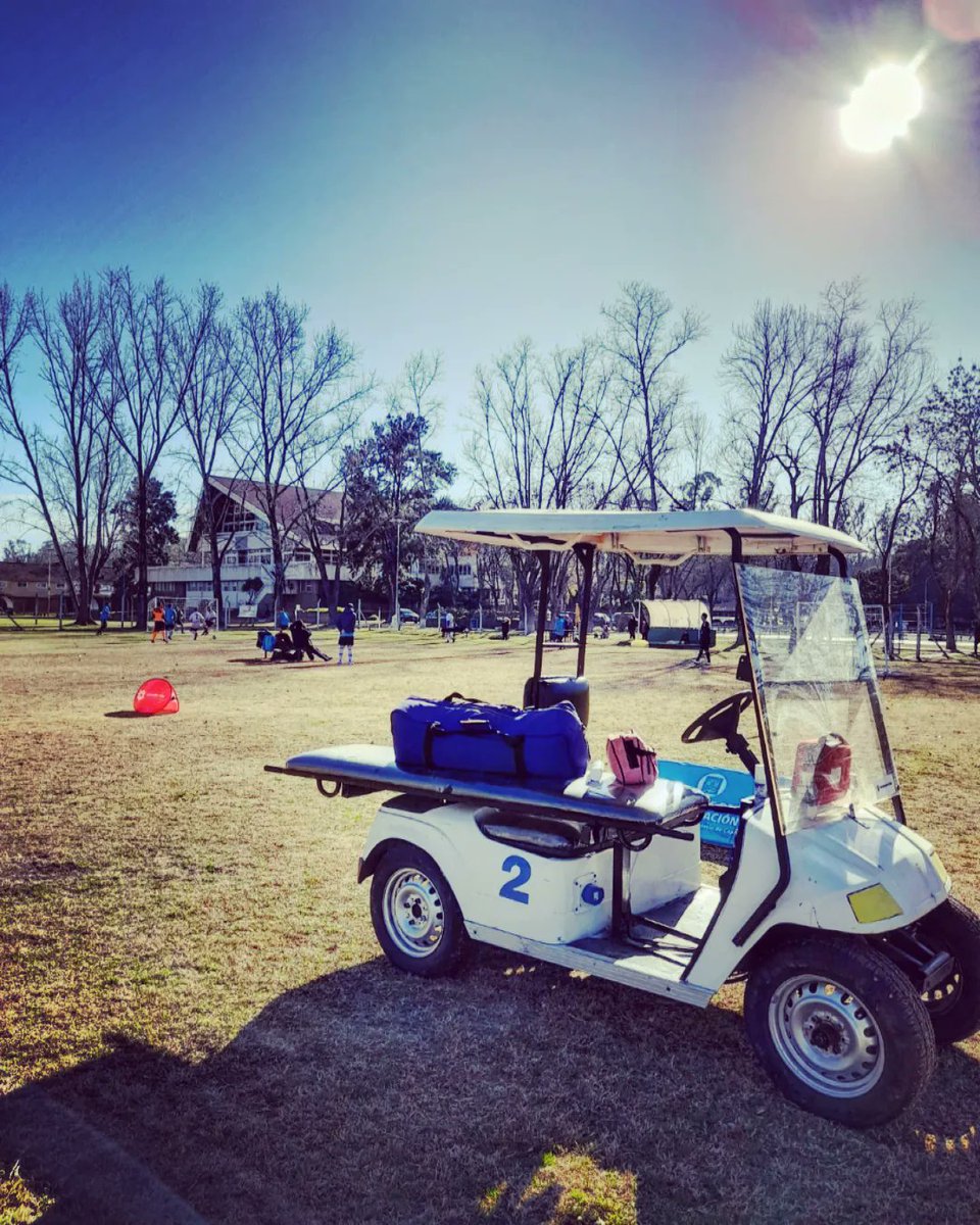 SergioFS1980's tweet photo. Hermosa jornada 🌞#torneofutbol ⚽️🏃 #clubrecreativoezeiza 🧢
#sec 💙 #soyazul ✌
#primerosauxilios 🇨🇭
#primerarespuesta 🚑 https://t.co/KkAK8TRqTg