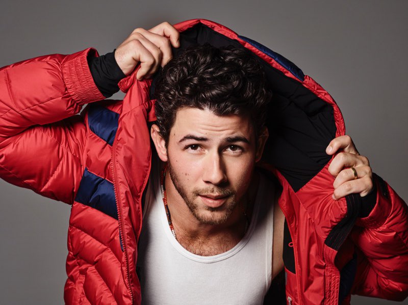 DailyNickJonas's tweet photo. the way that the curls are back… I could cry ✨ https://t.co/J08jQ4osbU