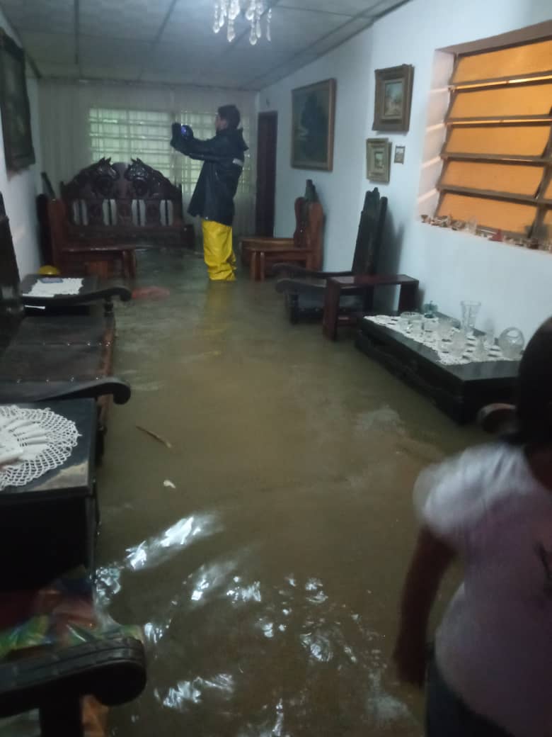 LirioPerezPetit's tweet photo. Habitantes reportaron a Protección Civil #Duaca y Barquisimeto. Afectados sectores del centro del Mun. Crespo: alrededores del Hospital Rafael A. Gil, CDI, Casacoima y José Félix Rivas.

#Lluvias #Lara #16Julio https://t.co/MKaYDuLzas
