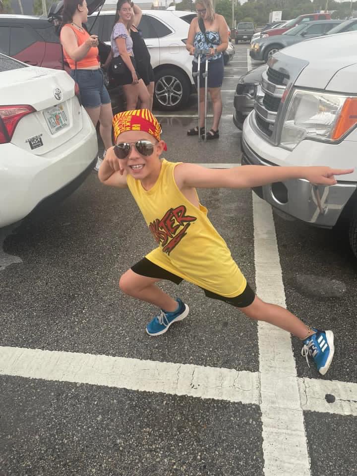 Here from the UK! Making one small boys dreams come true 😂

#WWEDaytonaBeach