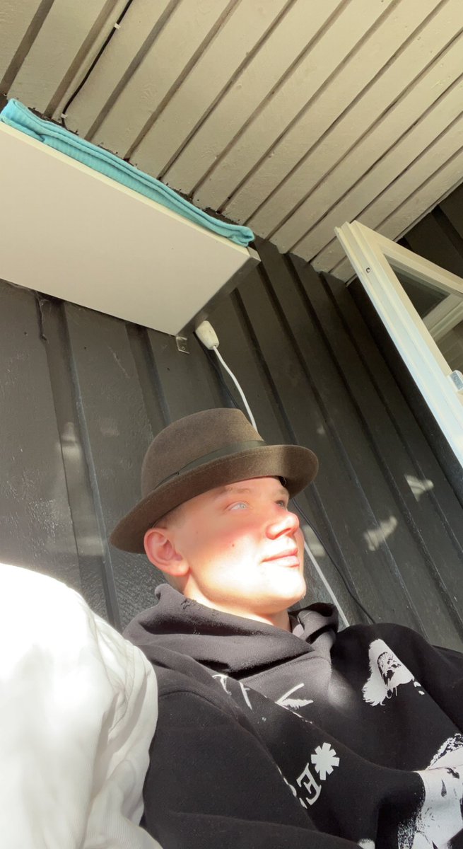 LauritzLoknes's tweet photo. First ever tweet! Rate my new hat from 1-10😊 People was saying i looked like heisenberg from Breaking bad😂😂 https://t.co/NuYFd5jOTL