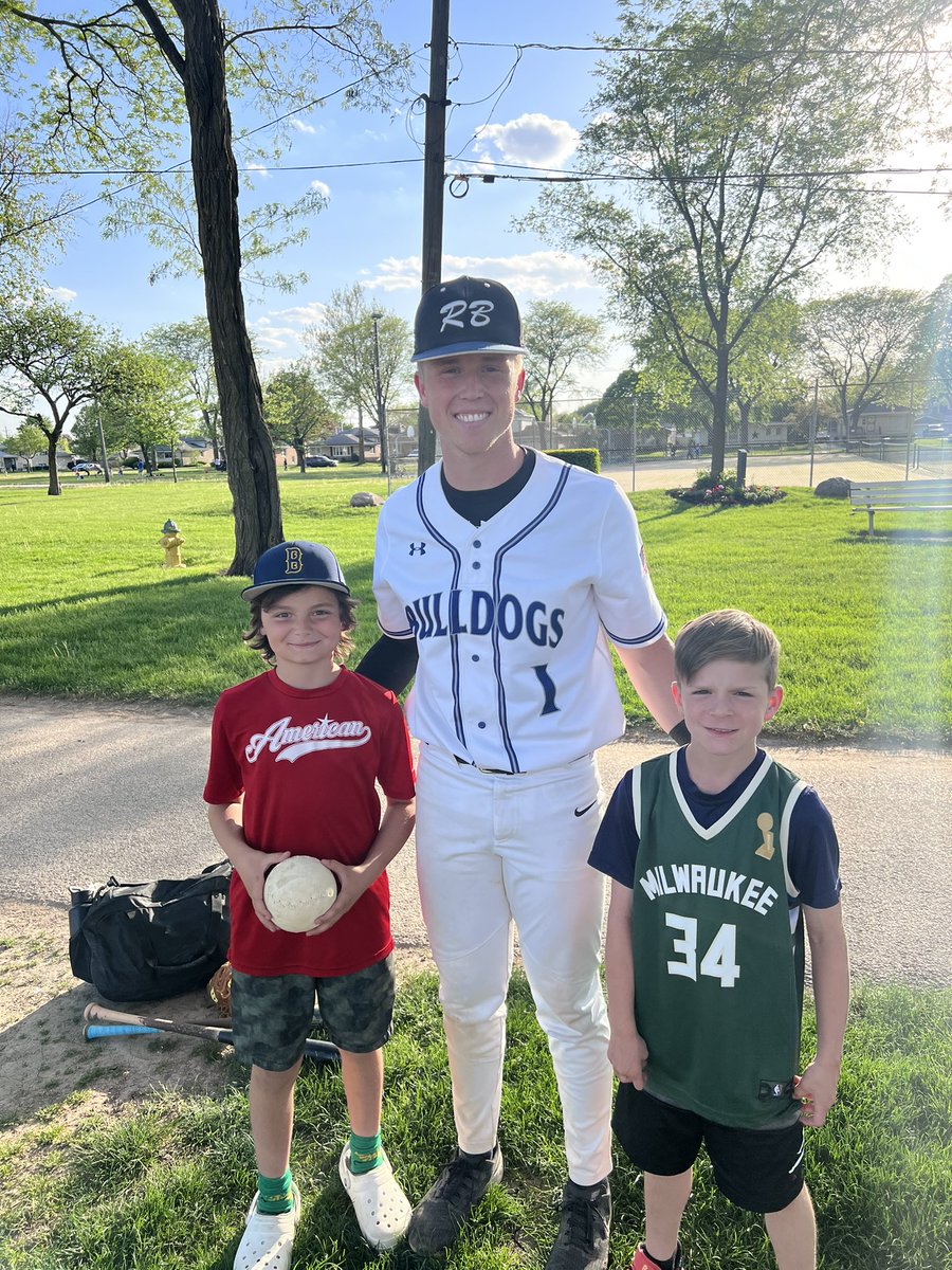 RV40's tweet photo. @rbhsathletics @ojmurphy10 @Braves What a proud day as an RB baseball alum!  I cant imagine the hard work that was put in!  Way to go Owen!  My son is already working harder having seen you play a few times!  We here in LGP are rooting for you!!! https://t.co/5iaJIwkdkL