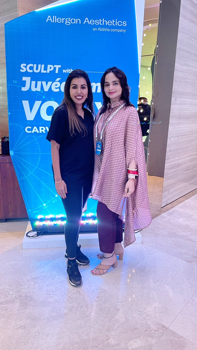 DrNehaRahul's tweet photo. Fan moment for me π
@drchytra on #volux launch β¦πΉ
#aesthetic https://t.co/nesDmIuSyQ