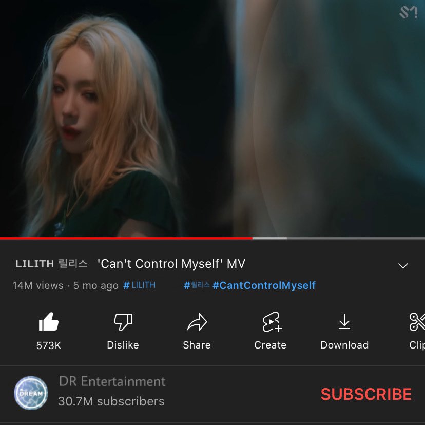 OfficixlChu's tweet photo. Hoy me tocó ser de ✨DJ✨ en la radio, y clarito que me enteré de esta rolita que apenas salió fui corriendo a ponerla a todo volumen y es que, claramente deberíamos estar todos #UnderLILITHsControl porque claramente esta reina llegó a adueñarse de todo con El #LilithPDsingle 💖 https://t.co/wkrMqDlE68