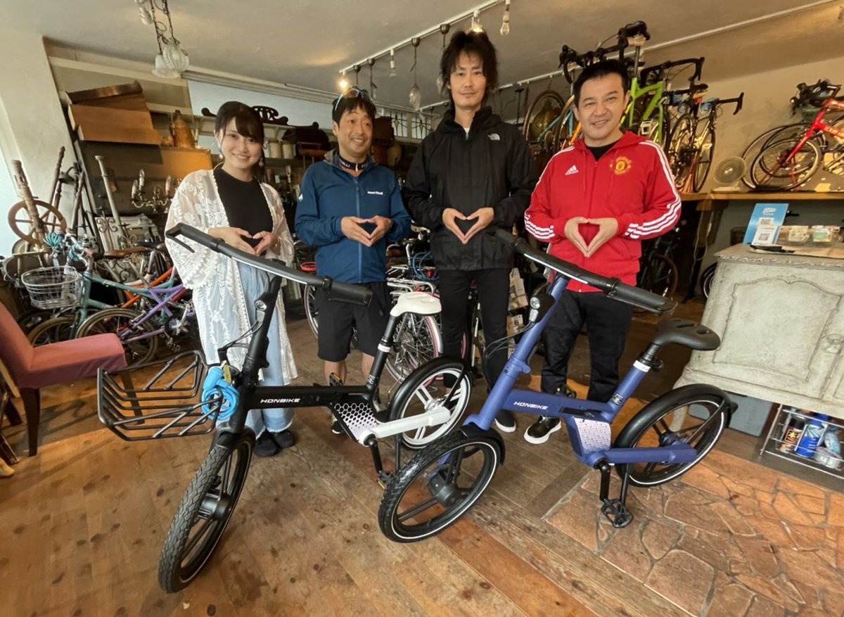 lfkanonmaejima's tweet photo. 今日13時からは
「ホリデースペシャル
ラジオマガジン #登竜門 増刊号」
さまざまな場所で伺ってきた軽井沢に魅力を生放送でお届けします📻#HANSUKE こと半沢編集長と団長安田さん(@dancho_yasuda )は #HONBIKE でサイクリングも⁉︎
是非お聴きください🚲
https://t.co/Vu4TWi4b5m #radiko https://t.co/RfhIzN7cpw