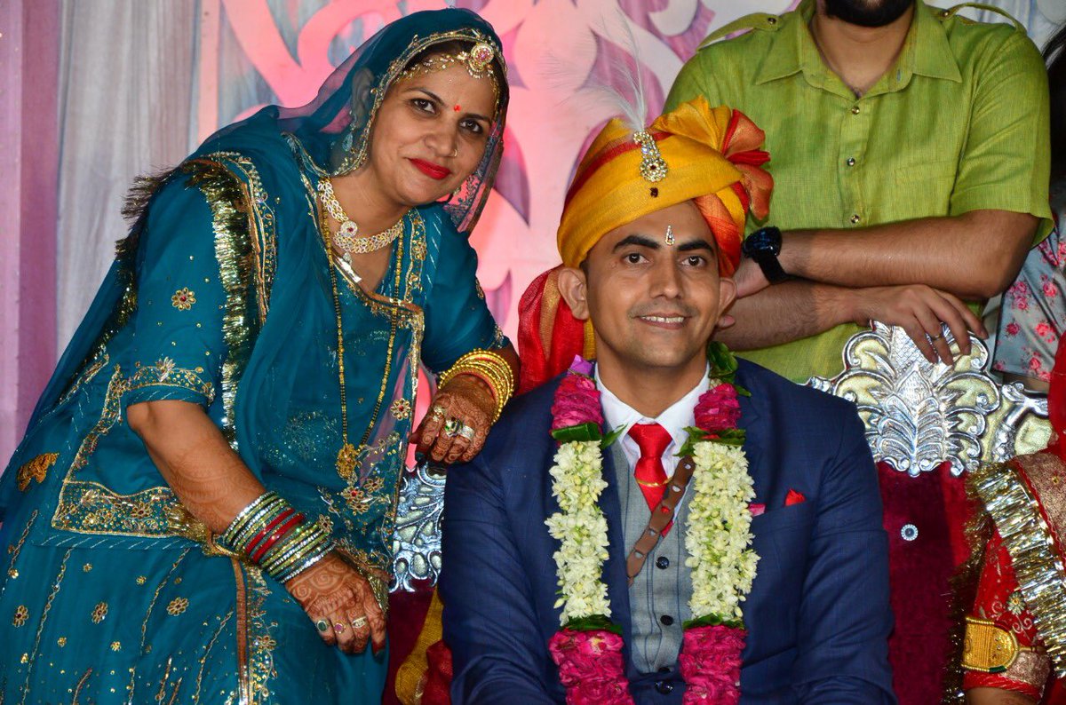 gena_sarita's tweet photo. Happy first marriage anniversary to my beautiful couple 🎂god bless you 😘. https://t.co/9Jyx7bLesC
