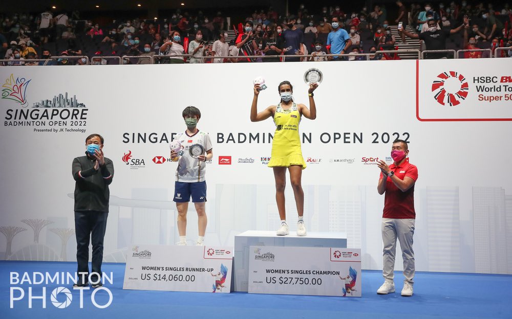 Pvsindhu1's tweet image. It was like a rollercoaster of emotions, but managed to pulled through and win the championship! Thank you for all your support, it means so much to me.
#SingaporeOpen2022 (1/2)