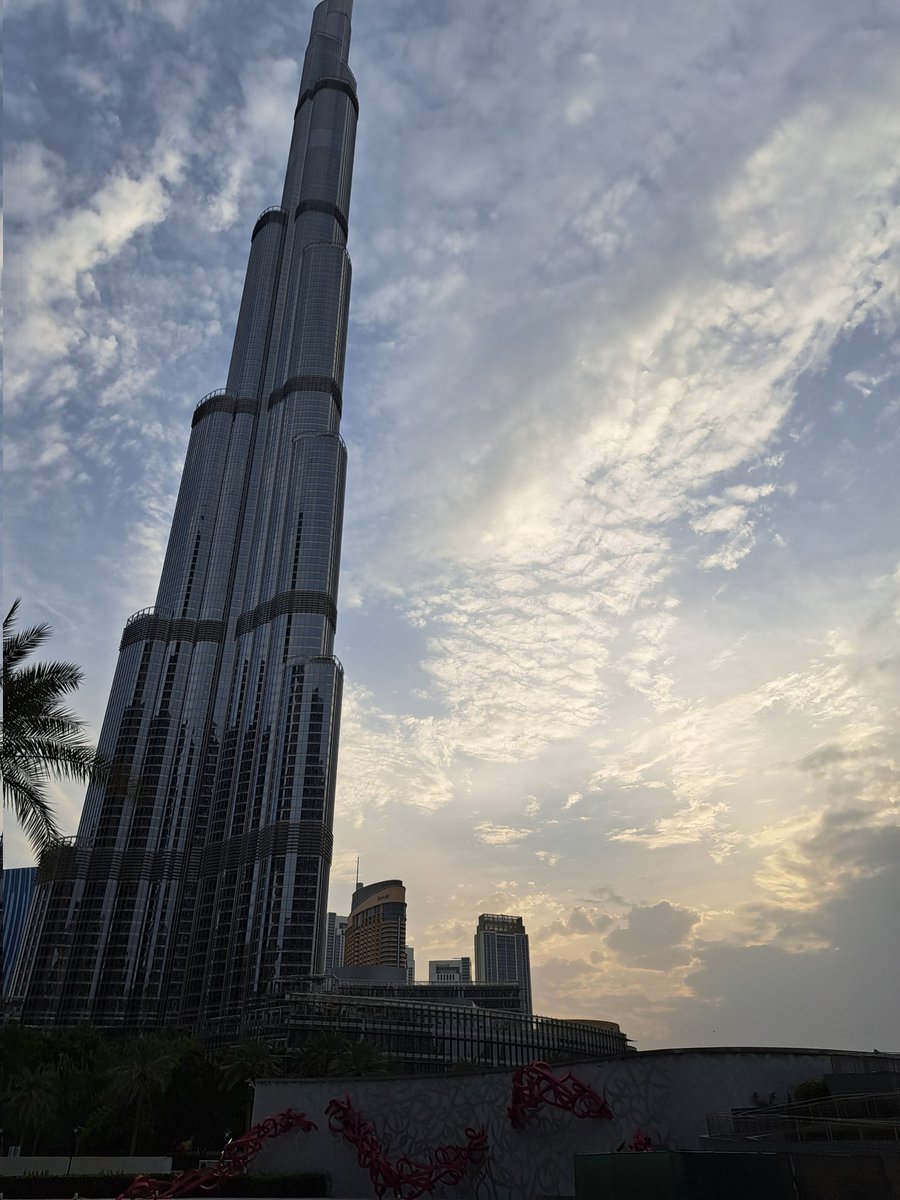 Metahaverse's tweet photo. Walking at 5am in Dubai has its perks: Temperature below 35°C/95°F, quiet surroundings, and beautiful views of the tallest tower in the world scraping a blue sky full of clouds. #STEPN 
Cc @Barndog_Solana @StepN_MENA @DxbStepner @ALIKAZIM6 @Aladdinfpv @Firelauncher_ @QuentinflyJr https://t.co/KYwe0dnmkL