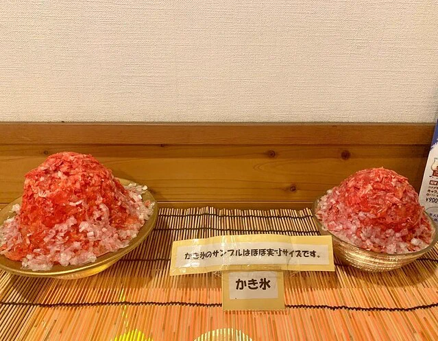 【話題】コメダ珈琲のメガデカかき氷が逆写真詐欺すぎるらしい……