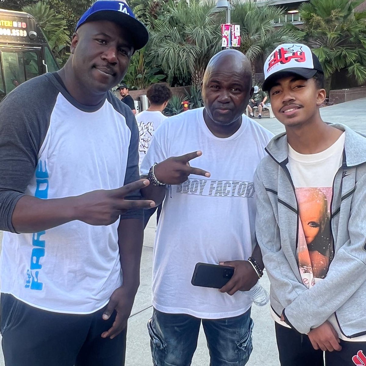 jdawildchild's tweet photo. The moment @MilesBrown finally meets & tells the Inventor of Scratching “Yo I played you on @drunkhistory 🎧 “Game Chambers” episode #grandwizzardtheodore #DrunkHistory #Questlove #DerekWaters #MilesBrown #BboySummit https://t.co/PTNptQpItB