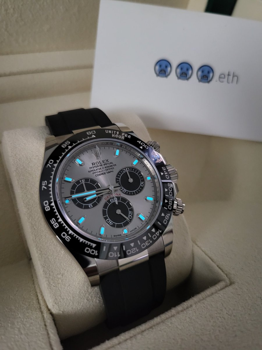 ZodiacWhale's tweet photo. Fucking A...I got 'the call' to top off world emoji day! 😳🥴🤯 Stunning. What I ❤️ is the cool blue lume to match my #ethmoji. Icy as fuck 🥶🥶🥶 warning ⚠️ bag damage ahead 😤 #rolexdaytona #Rolex #oysterFLEX https://t.co/Ewg8K2H8fS
