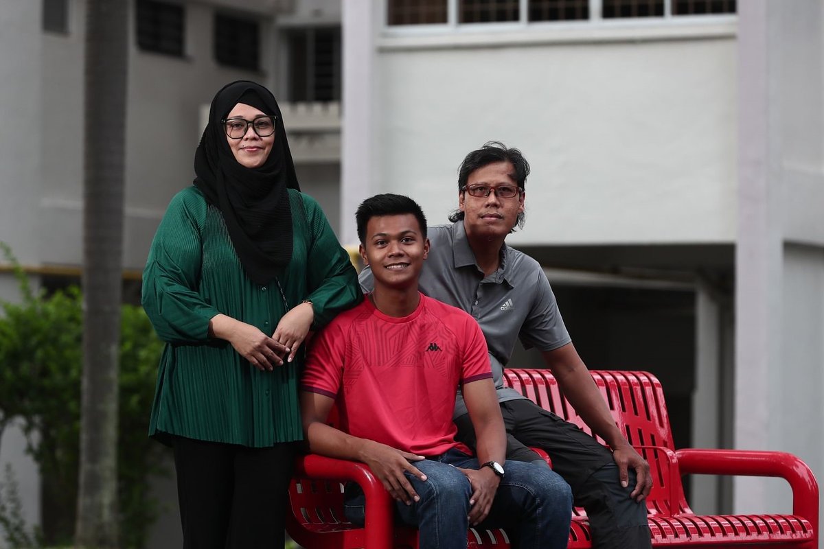 NgeeAnnNP's tweet photo. Congratulations Muhammad Afiq Nabil Atiman on being the first nursing poly grad to get into @NUSingapore medicine! Learn more about Afiqโs journey on Straits Times: https://t.co/FumLYXu2Ow
#ngeeannpoly #bepartofxtra https://t.co/1TVR5YNZ7I
