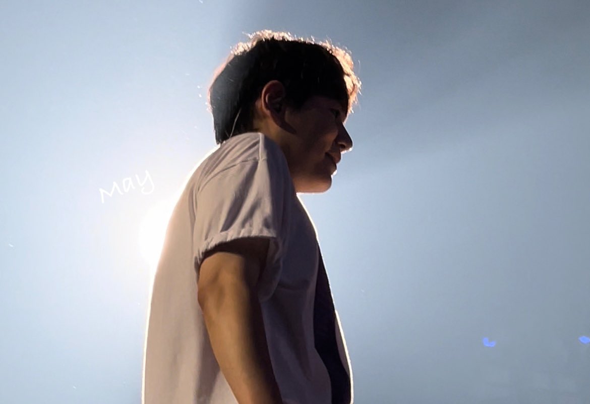chanteureternal's tweet photo. So beautiful.... 
#SS9_Seoul_Day3 #Kyuhyun
#규현　#규현아_사랑해 https://t.co/PovXhl3bZx